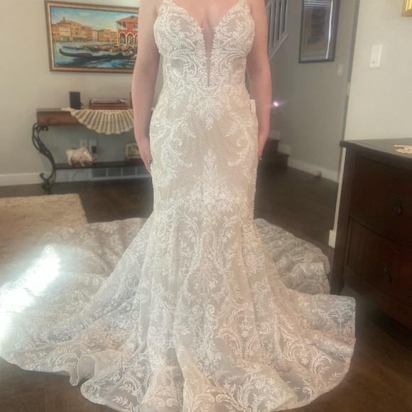 Martina Liana Lace Wedding Dress in Cream - Picture 2 of 10